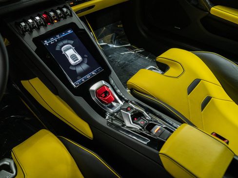 Used 2021 Lamborghini Huracan EVO RWD image 15