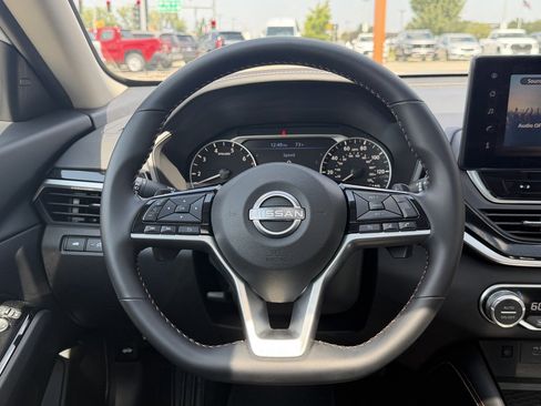Used 2025 Nissan Altima 2.5 SR w/ SR Premium Package FWD image 12