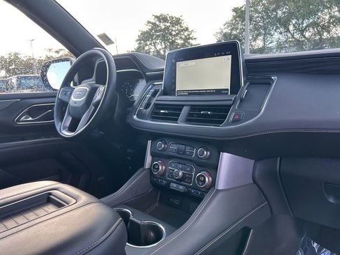 Used 2024 GMC Yukon XL SLT image 26