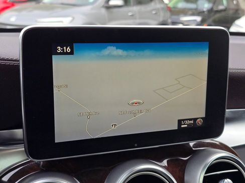 Used 2017 Mercedes-Benz GLC 300 4MATIC image 30