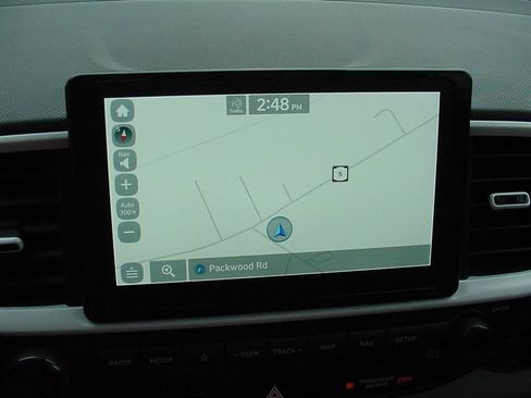 Used 2022 Hyundai Venue Limited image 17