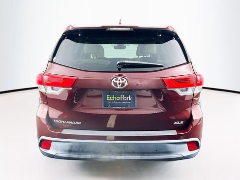 Used 2019 Toyota Highlander XLE FWD image 7