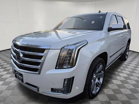 Used 2015 Cadillac Escalade Premium AWD/4WD image 3