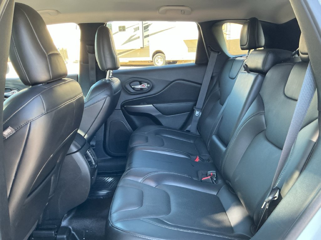 Used 2021 Jeep Cherokee Latitude Lux w/ Comfort/Convenience Group AWD/4WD image 21