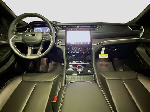 New 2025 Jeep Grand Cherokee Limited w/ Luxury Tech Group II image 6