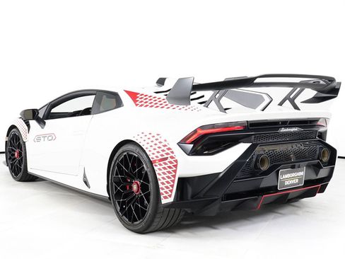 Used 2022 Lamborghini Huracan STO RWD image 19