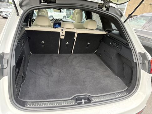 Used 2024 Mercedes-Benz GLC 300 4MATIC image 27
