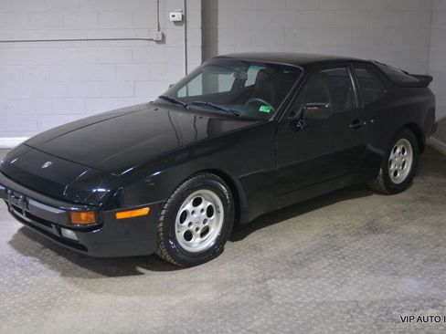 Used 1986 Porsche 944 Coupe image 2