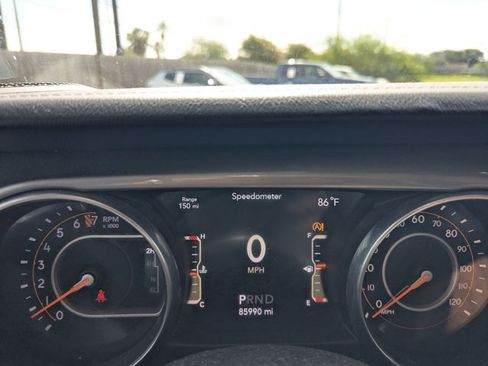 Used 2018 Jeep Wrangler Unlimited Sahara AWD/4WD image 9