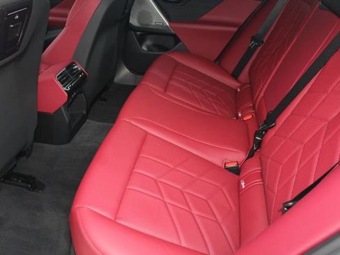 Used 2025 BMW i5 xDrive40 w/ Premium Package image 24