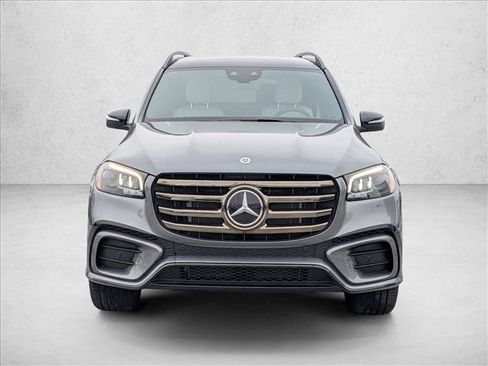 Used 2025 Mercedes-Benz GLS 450 4MATIC image 2