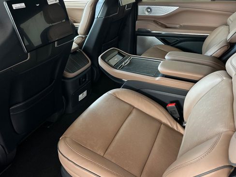 New 2026 Lincoln Navigator L Black Label AWD/4WD image 11