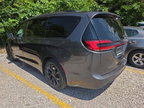 Used 2021 Chrysler Pacifica Touring w/ S Appearance Package FWD image 6
