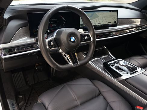 Used 2025 BMW 740i xDrive w/ Premium Package AWD/4WD image 8