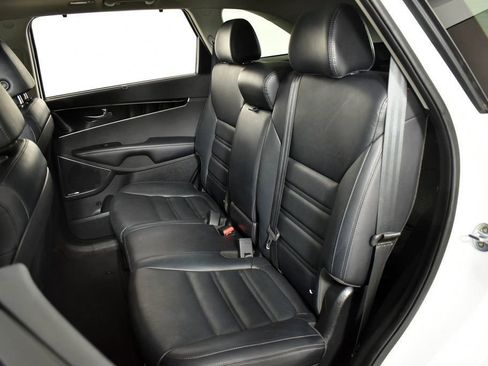 Used 2019 Kia Sorento SX w/ SX Touring Package image 19