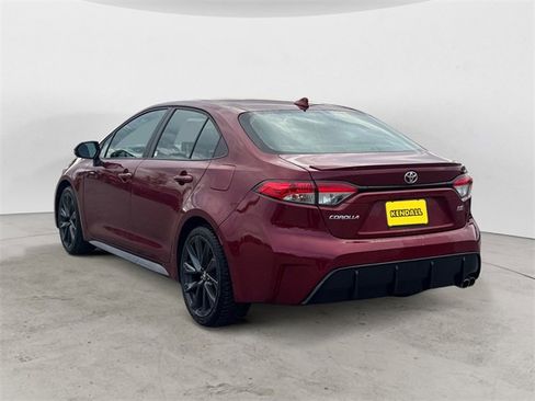 Used 2023 Toyota Corolla SE image 3