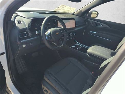 New 2026 Chevrolet Traverse LT w/ Sun and Wheel Package FWD image 3