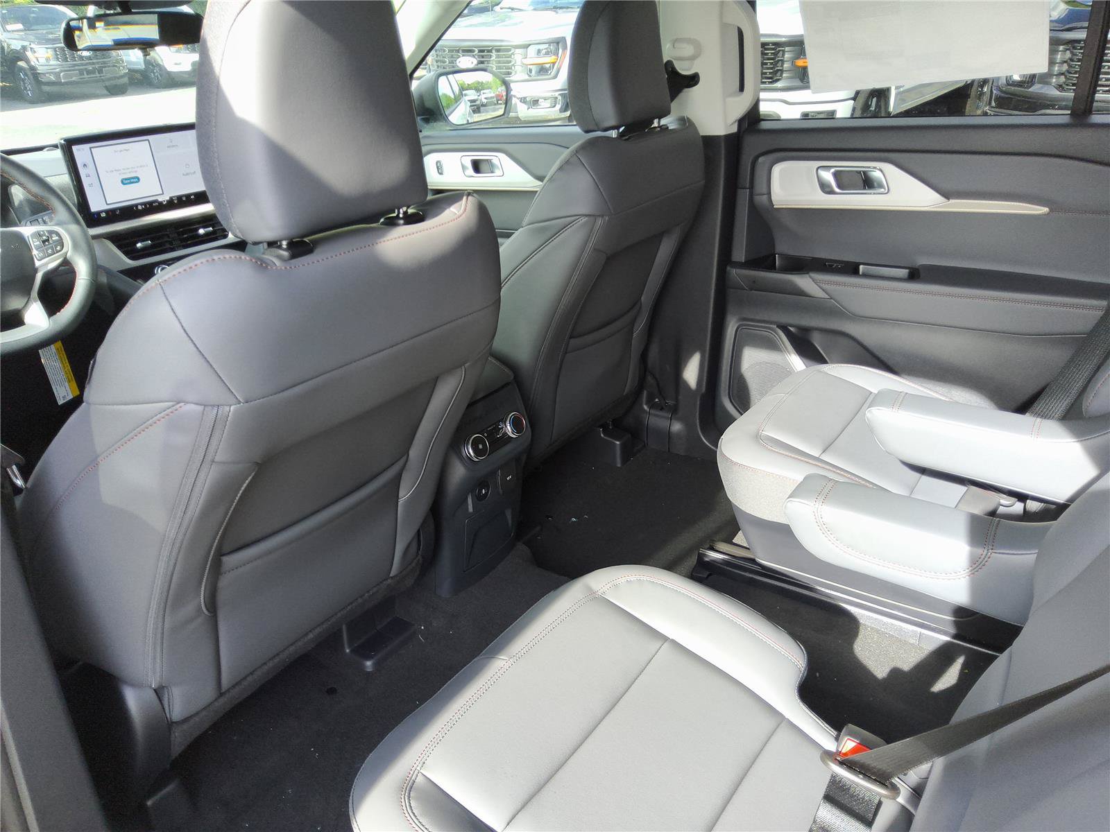 New 2026 Ford Explorer Active w/ Active Comfort Package RWD image 24