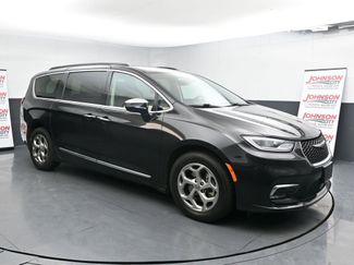 Used 2023 Chrysler Pacifica Limited video 2