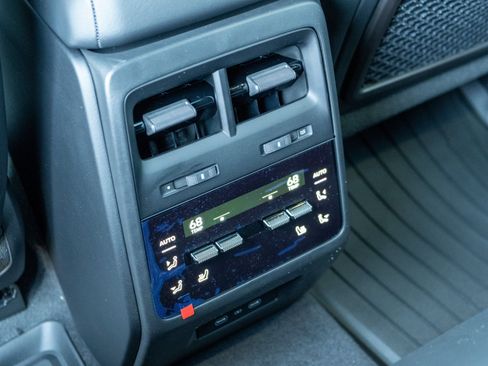 New 2026 Porsche Macan 4 Electric image 33