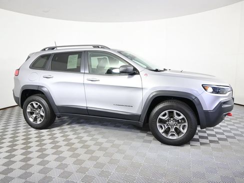 Used 2019 Jeep Cherokee Trailhawk w/ Cold Weather Group AWD/4WD image 8