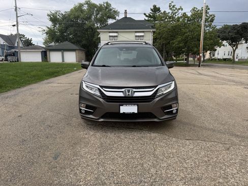 Used 2018 Honda Odyssey Touring image 2