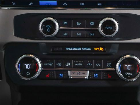 Used 2022 Ford F250 Lariat w/ Black Appearance Package image 21