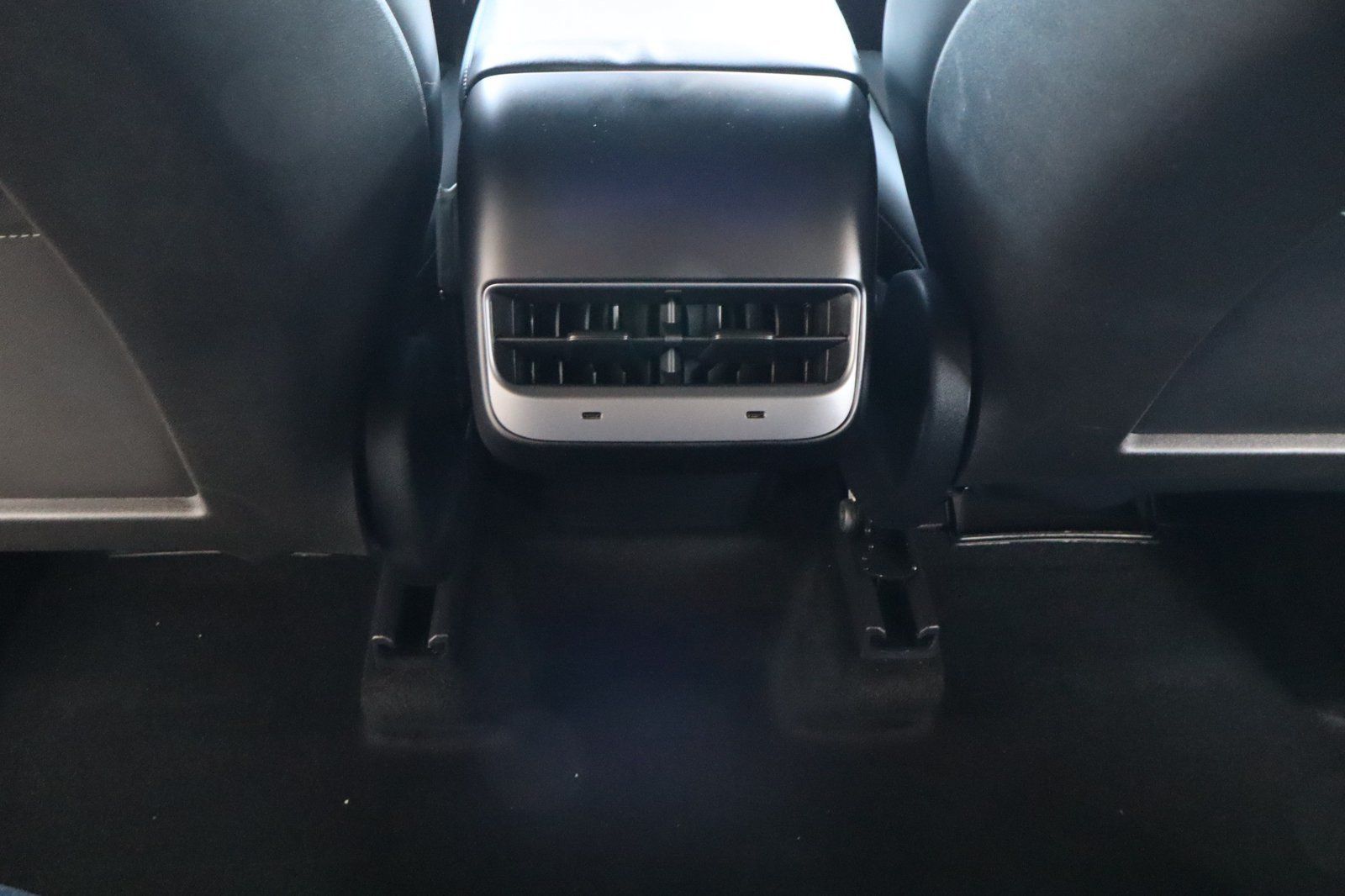 Used 2024 Tesla Model Y Long Range RWD image 34
