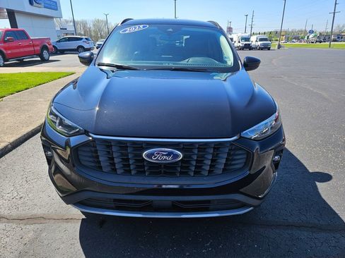 Used 2025 Ford Escape Platinum AWD/4WD image 3