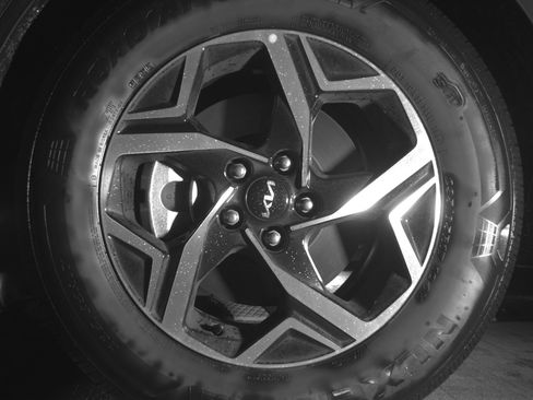 Used 2025 Kia Sportage LX image 12