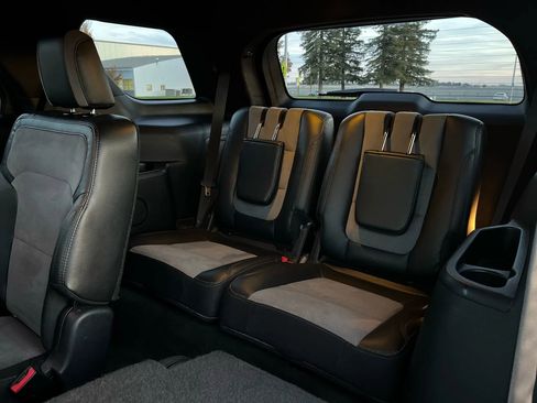 Used 2017 Ford Explorer XLT image 13