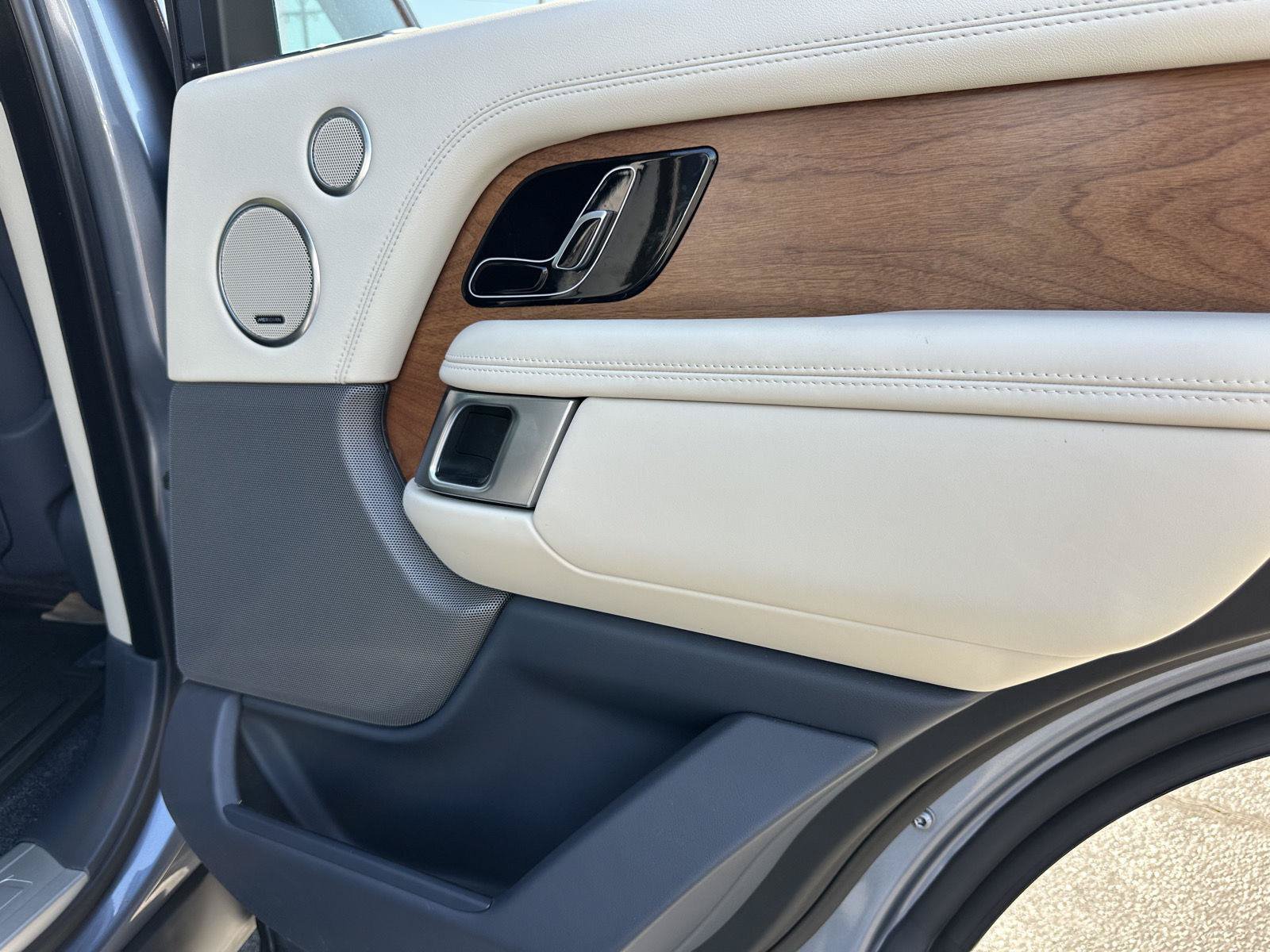 Used 2019 Land Rover Range Rover HSE AWD/4WD image 16