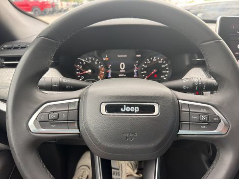 Used 2024 Jeep Compass Latitude AWD/4WD image 16