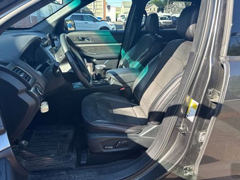 Used 2018 Ford Explorer XLT w/ Equipment Group 202A AWD/4WD image 6