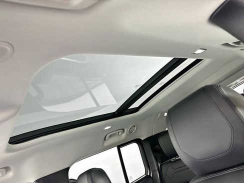 Used 2024 Land Rover Defender 130 S image 14