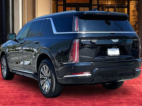 New 2026 Cadillac Escalade IQL Luxury w/ LPO, Floor Liner Package AWD/4WD image 4
