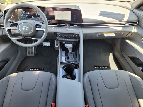 New 2025 Hyundai Elantra SEL image 14