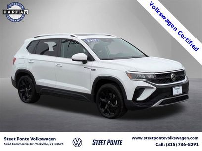 Certified 2022 Volkswagen Taos SE w/ Panoramic Sunroof Package