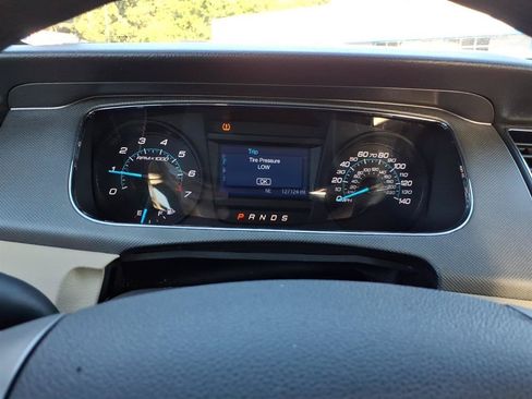 Used 2016 Ford Taurus SE FWD image 14