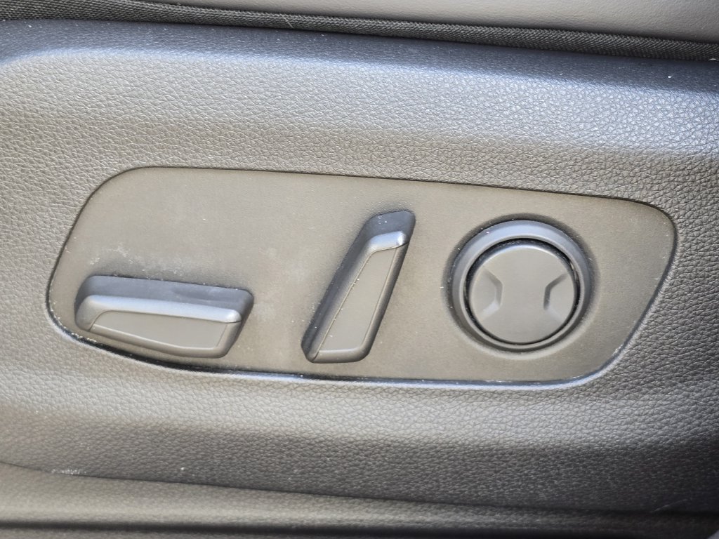 Certified 2022 Kia Carnival LX FWD image 24