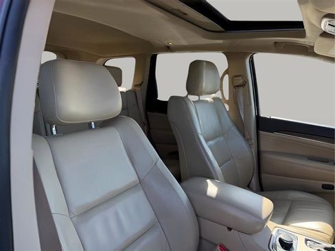 Used 2017 Jeep Grand Cherokee Limited image 29