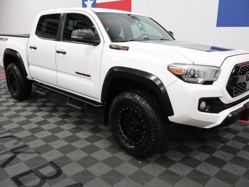 Used 2019 Toyota Tacoma TRD Off-Road AWD/4WD image 19