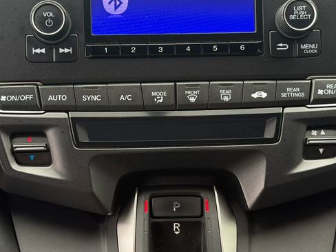 Used 2018 Honda Odyssey LX image 18
