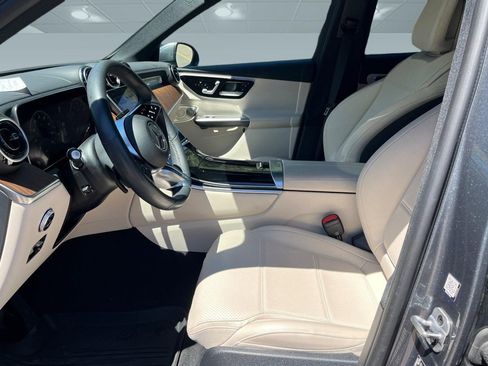 Used 2023 Mercedes-Benz GLC 300 4MATIC image 3