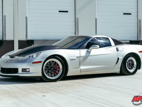 Used 2006 Chevrolet Corvette Z06 w/ Preferred Equipment Group RWD image 39