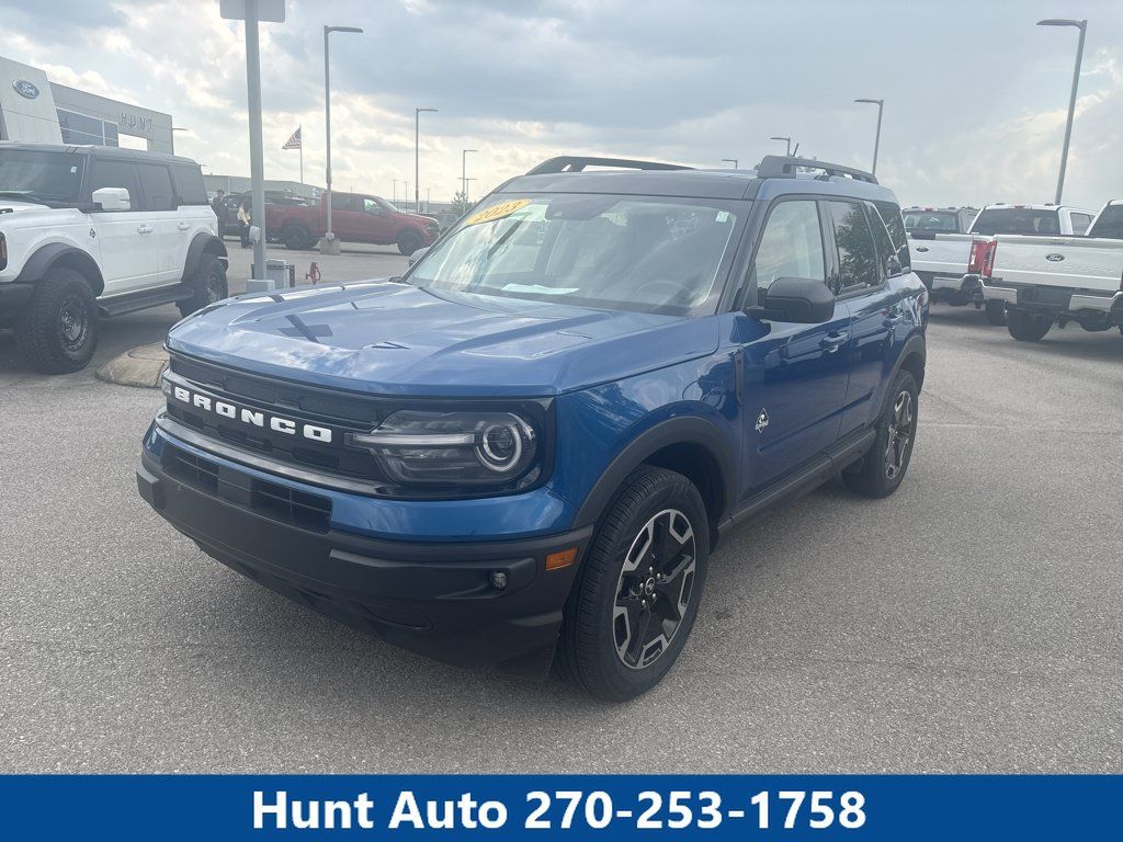 Certified 2023 Ford Bronco Sport Outer Banks w/ Tech Package AWD/4WD image 1