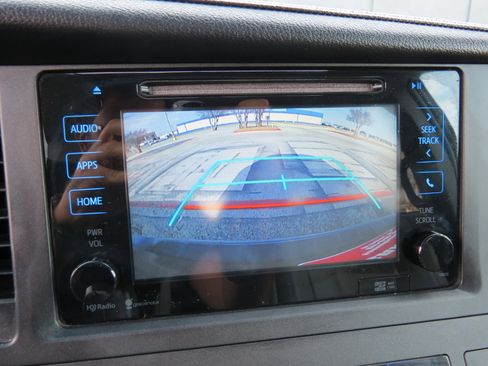 Used 2015 Toyota Sienna XLE Premium image 21