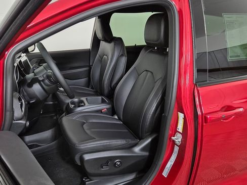 New 2026 Chrysler Pacifica Select image 15