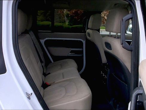 Used 2020 Land Rover Defender 110 SE image 19