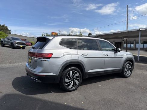 Used 2024 Volkswagen Atlas SE AWD/4WD image 5